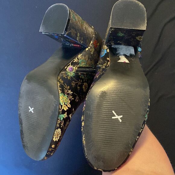 Black Floral Embroidered Boots, Size 6, maybe worn once, Perfect Condition - Picture 9 of 12